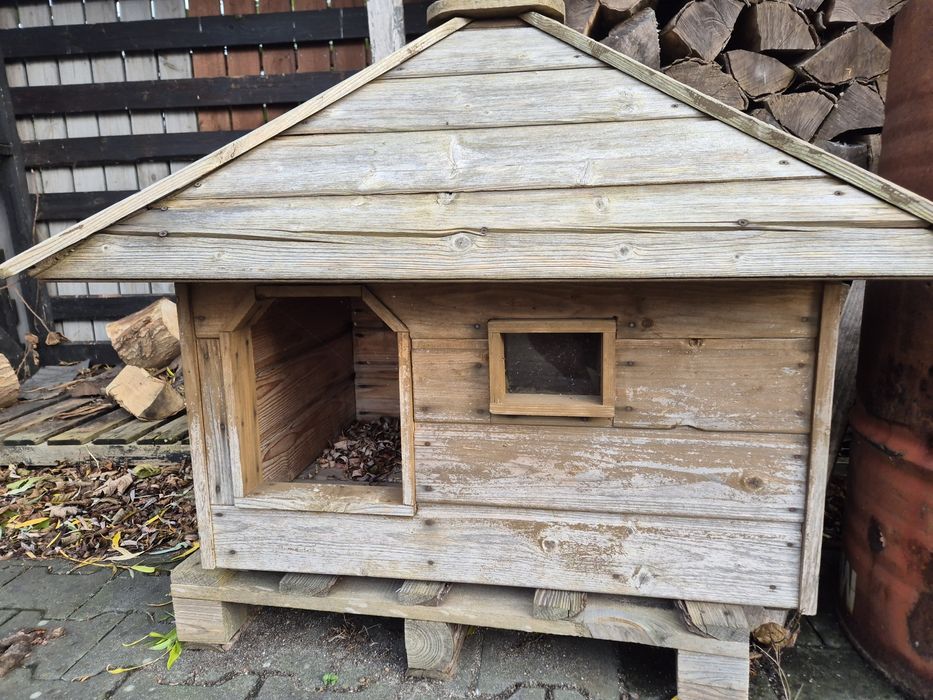 Mała buda dla psa kota