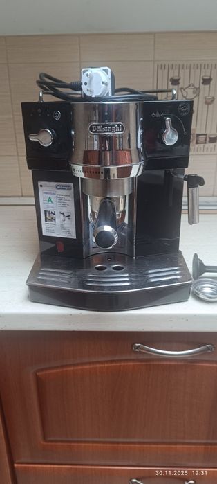 Expres ciśnieniowy do kawy delongi EC 820b
