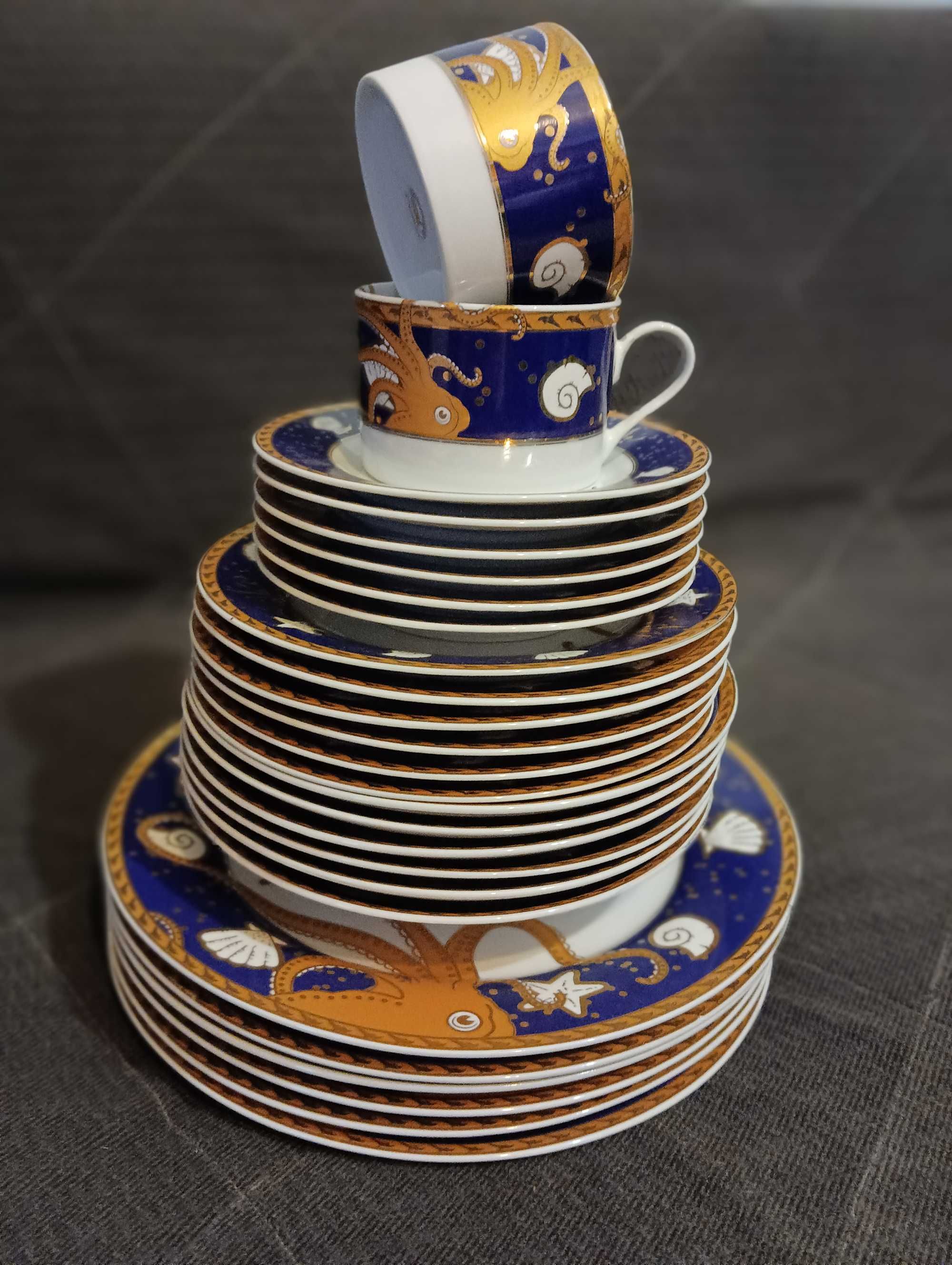 Продам посуду сервиз столовый фарфоровый Royal Porcelain Gold 6 персон