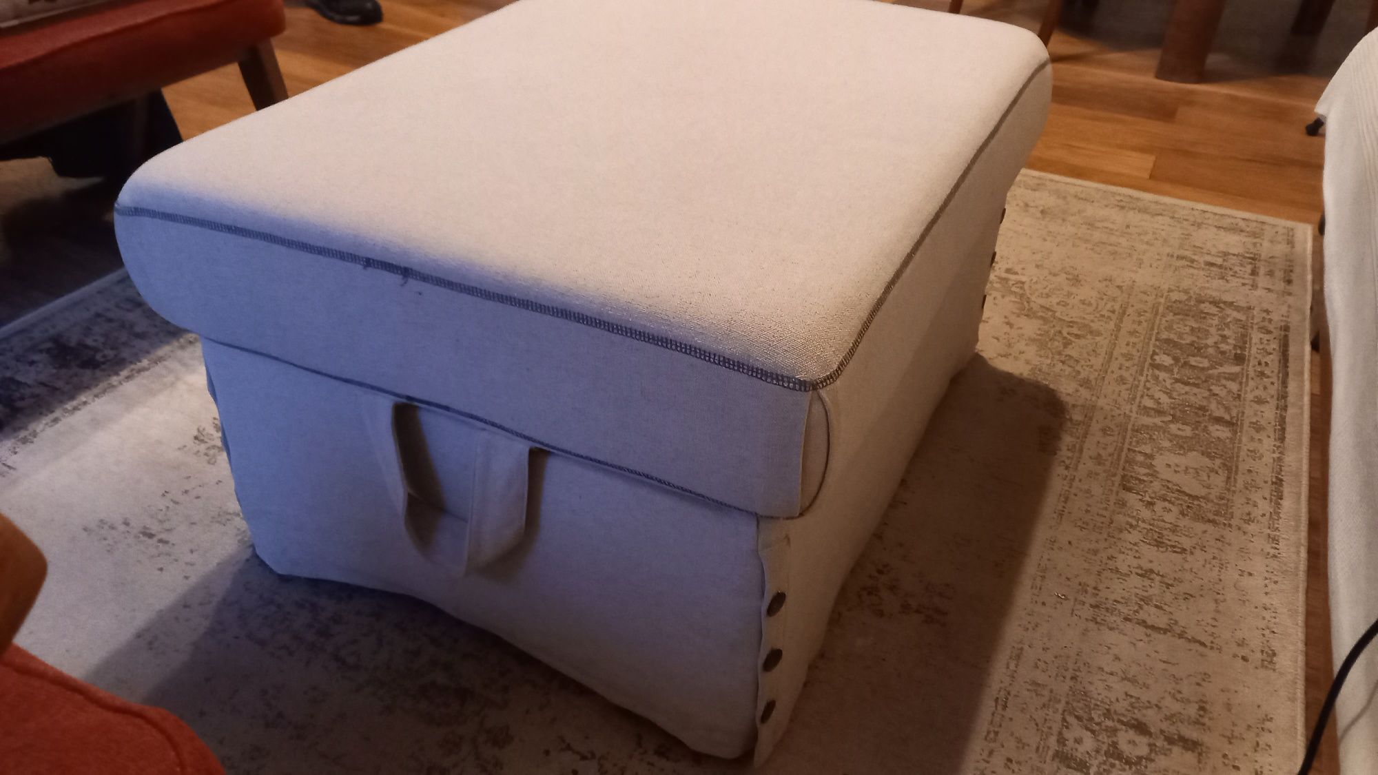 Pufa Ikea Ektorp podnóżek ze schowkiem