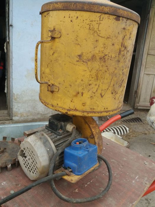 Зернодробилка млин