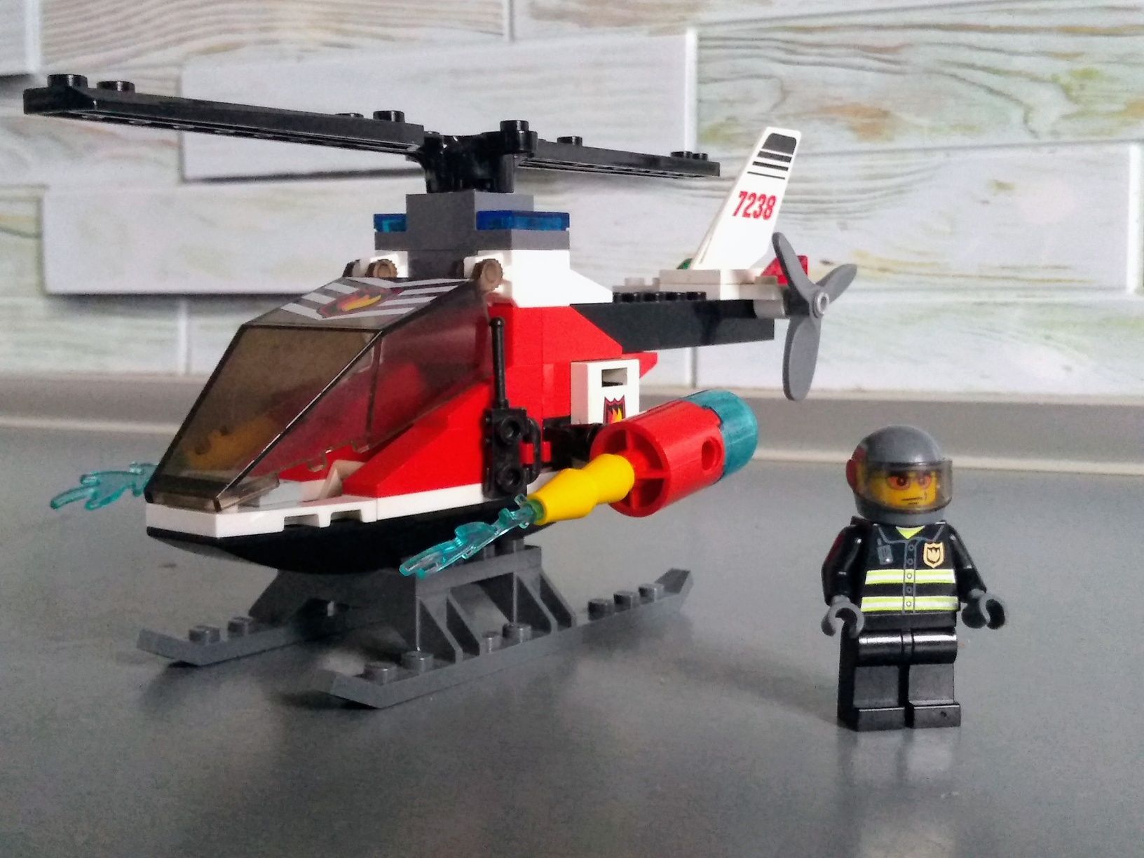 Klocki LEGO helikopter strażacki