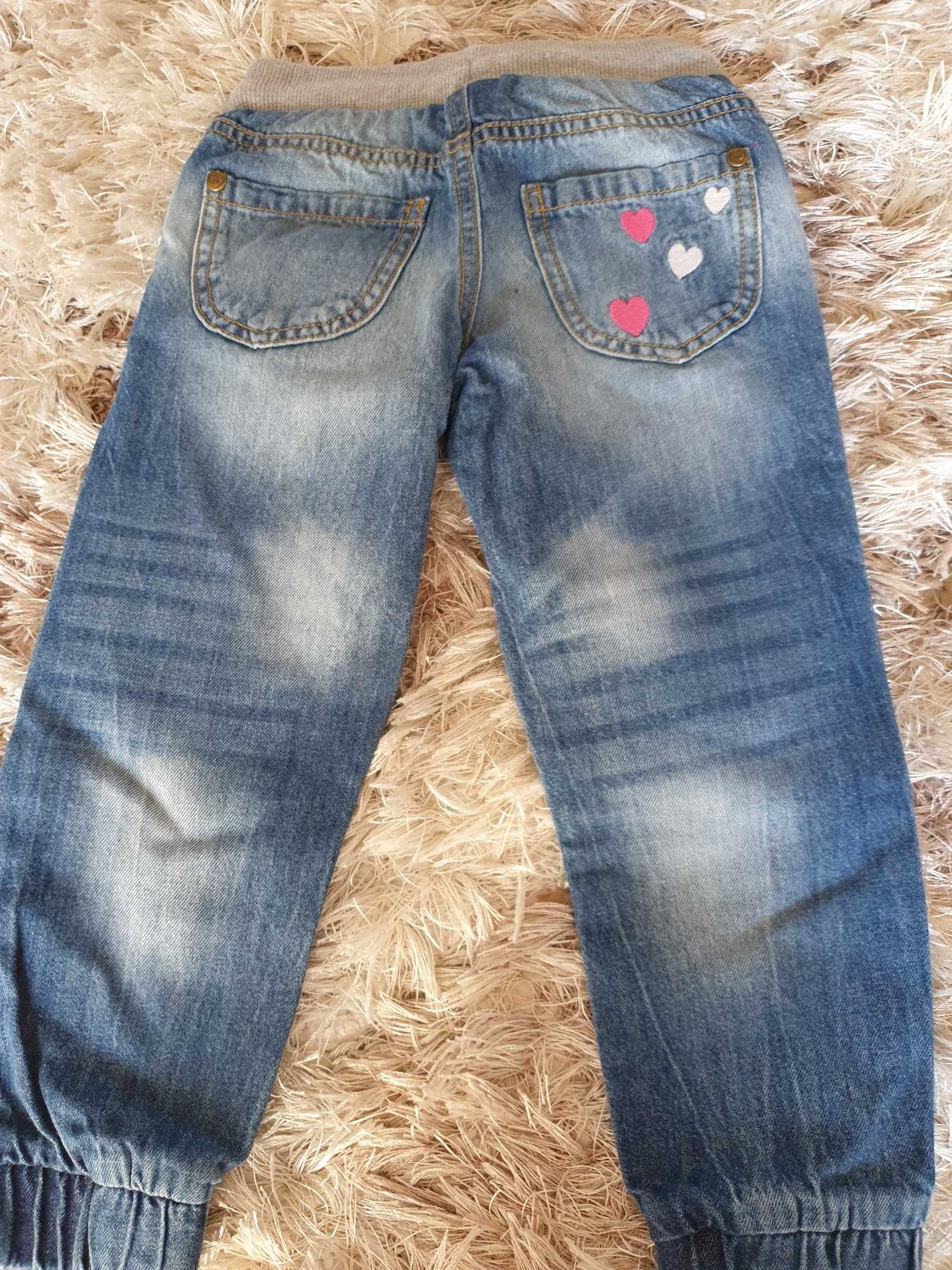 Jeansowe spodnie Pepco z serduszkami r. 98  (nowe bez metki)