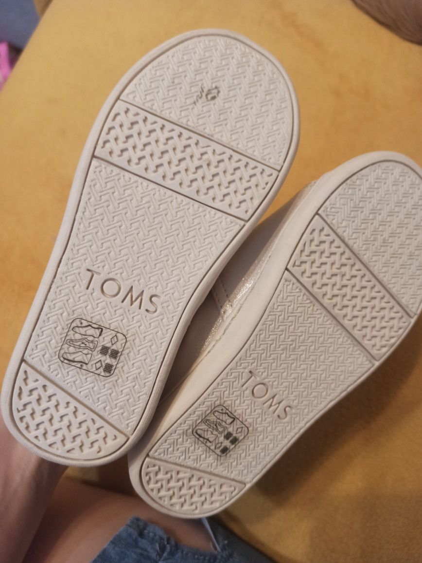 TOMS buty wsuwane złote dla dziewczynki rozmiar 25.5 nowe