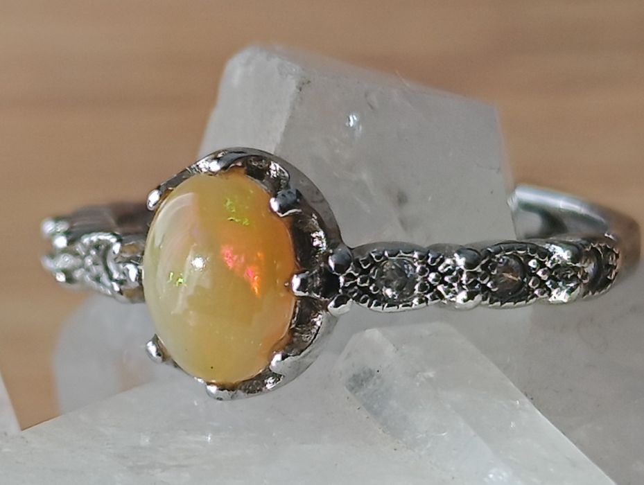 Pierścionek srebro 925 z naturalnym opalem