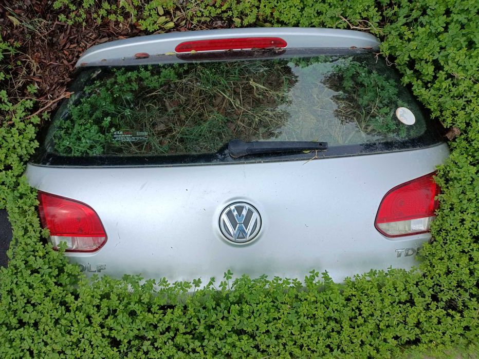 Tampa da bagageira VW Golf 6