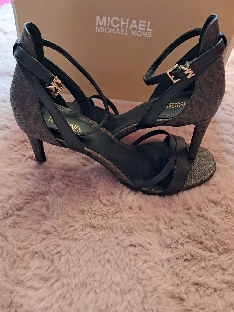 Michael Kors sandałki na obcasie wysokie MK skórzane r 37 monogram log