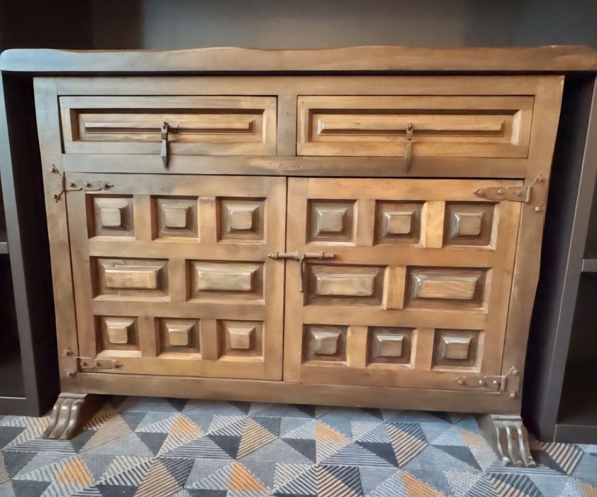 Drewniana stara komoda