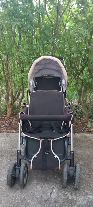 Carrinho de bebé duplo