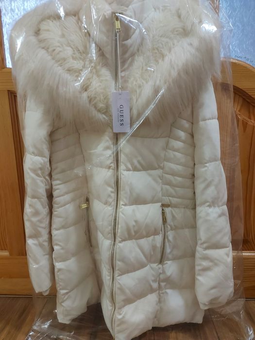 Куртка колір авторів Guess