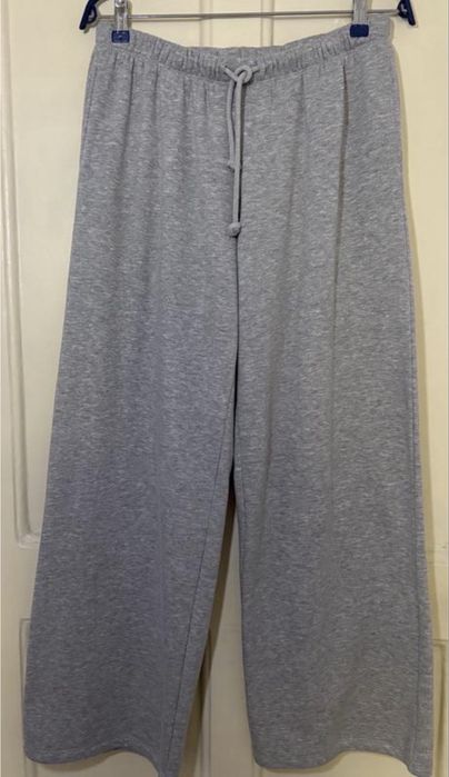 спортивные широкие штаны на тонком флисе h&m divided