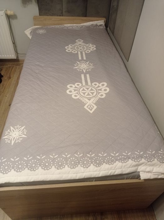 Łóżko 90x200 z materacem