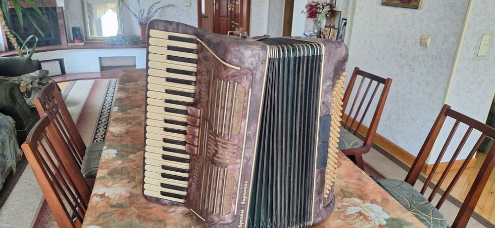 Акордіон "Красньій партизан"