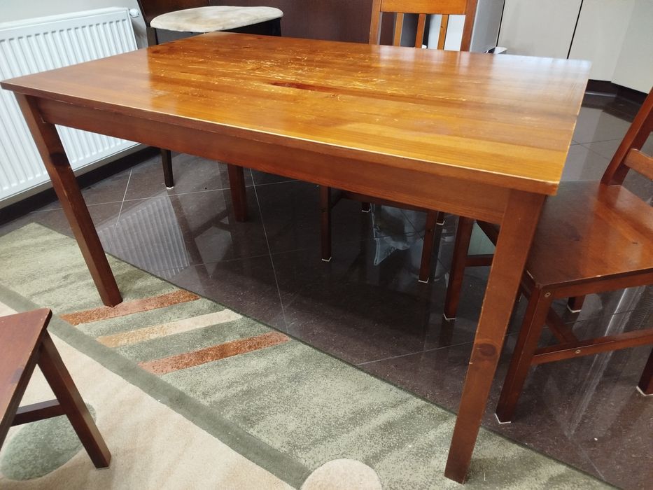 Stół kuchenny z krzesłami