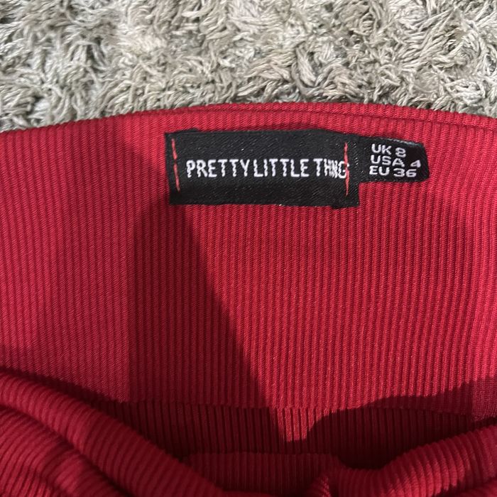 Обтягуюче плаття prettylittlething в рубчик