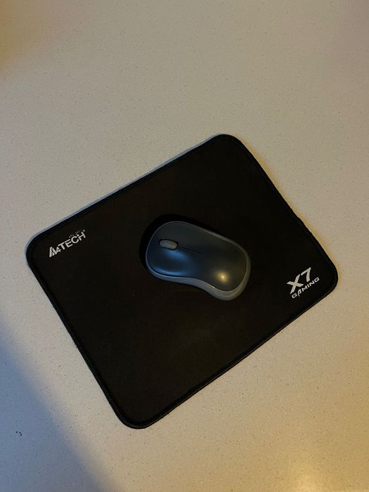 Myszka bezprzewodowa Logitech + podkładka A4Tech