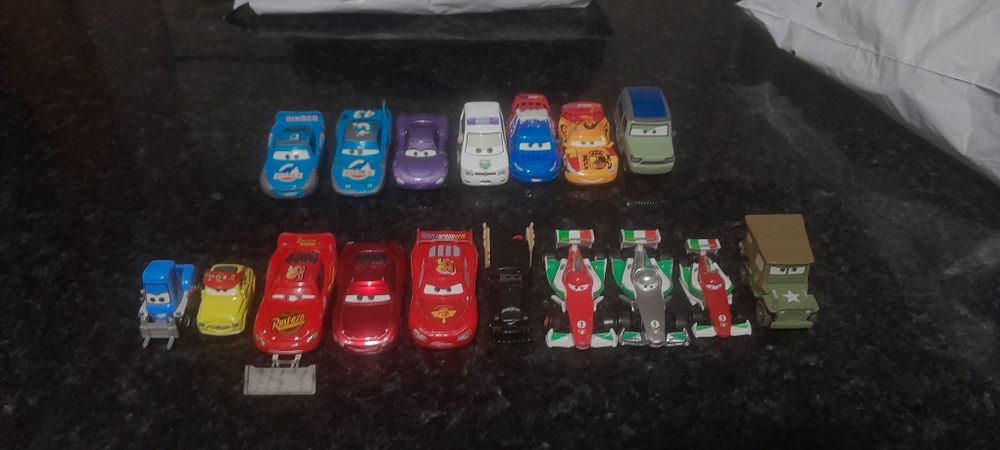 17 carros do Filme da Disney Pixar "Carros"