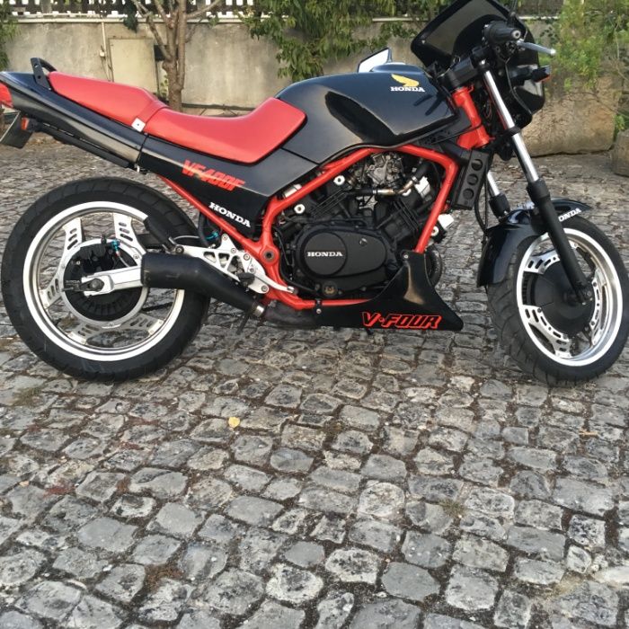 Honda VF 400 F - o prazer de uma clássica