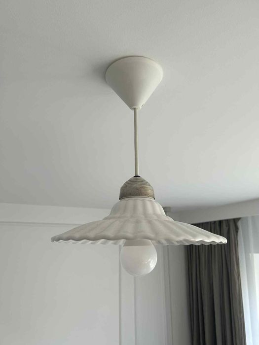 Lampa wisząca ceramiczna białą plisowana vintage