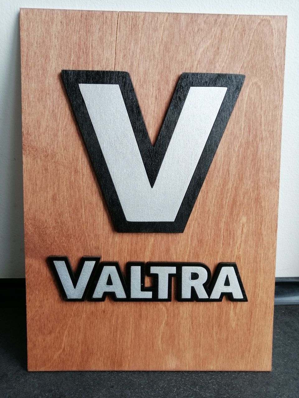 Logo Valtra 3D A4