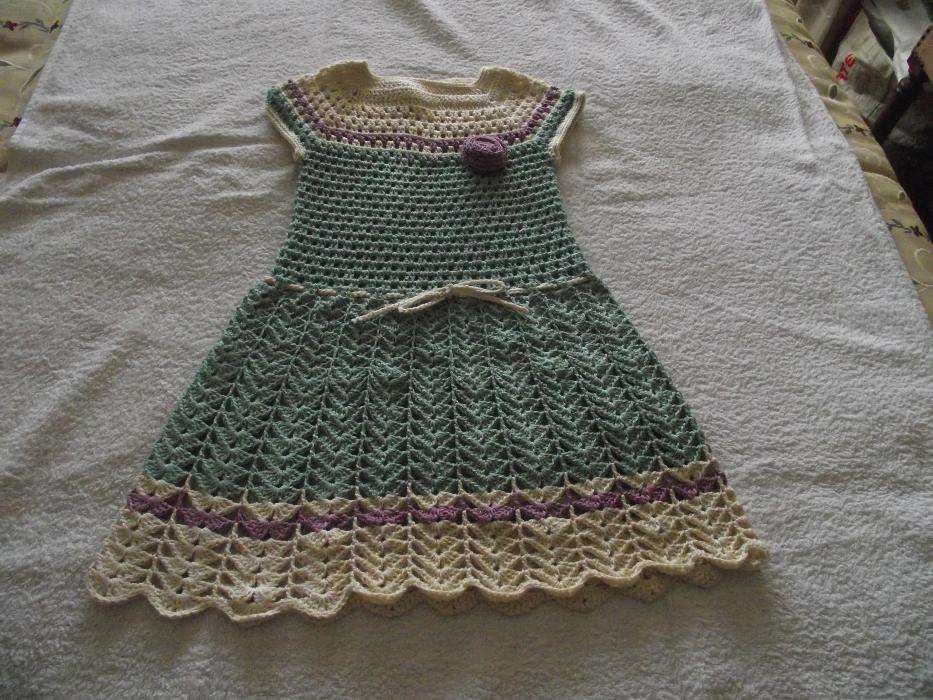 Vestido croché verde claro e beije para menina 4 anos NOVO