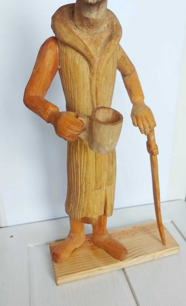 Ręcznie rzeźbiona postać Sarmata  Szlachcic z szablą  sztuka ludowa