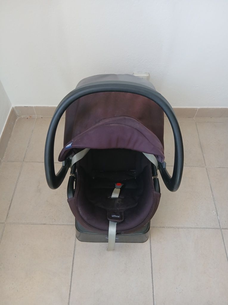 Ovinho Chicco usado com base para carro
