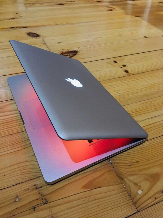 Топ MacBook Pro 15.4" Intel I7, 8GB, 512GB. Идеал.