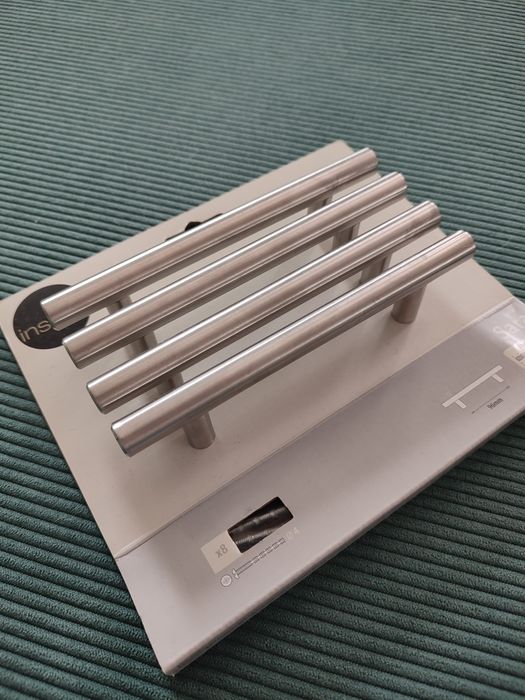 Uchwyty do drzwiczek