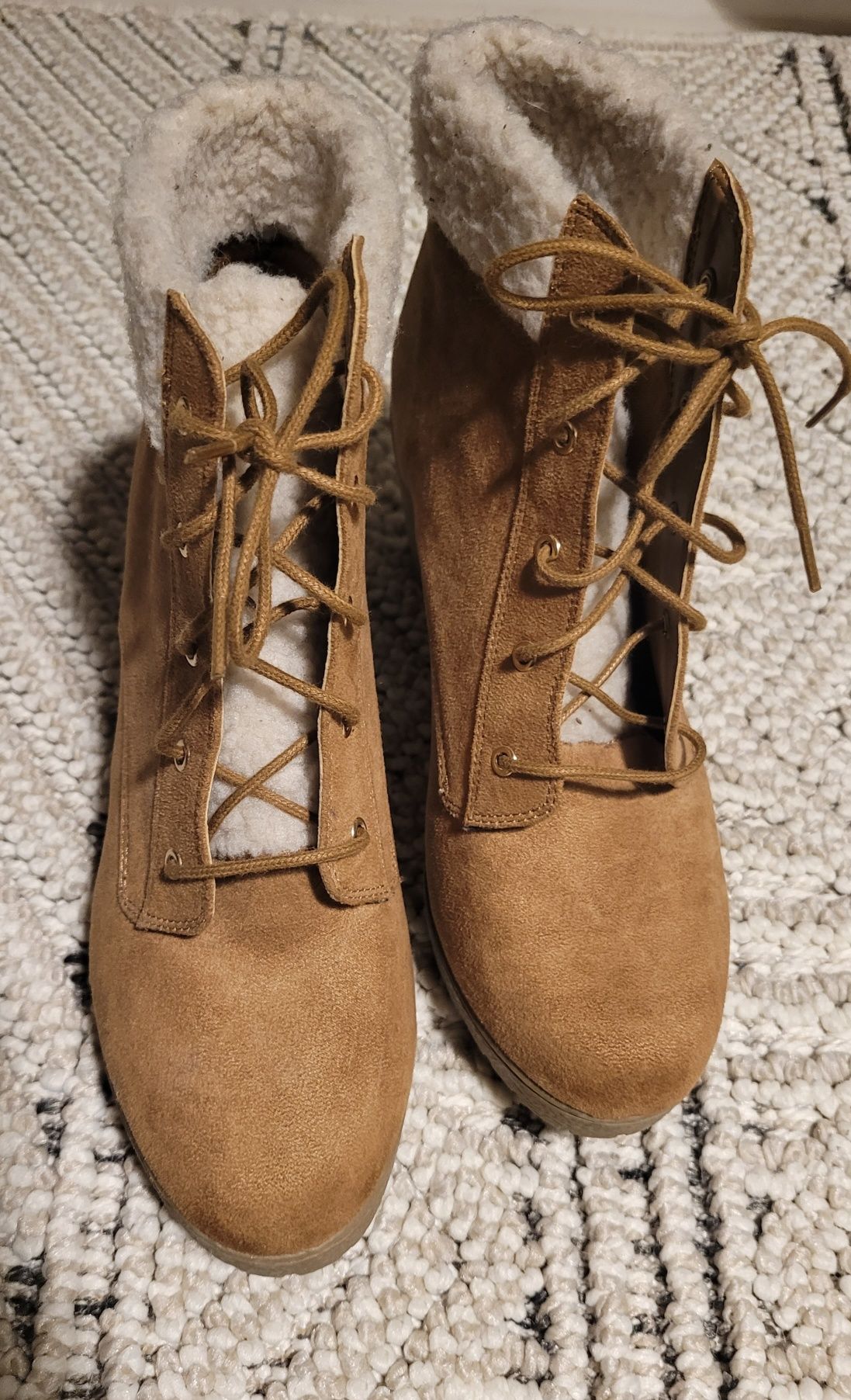 New Look nowe botki z kożuszkiem na koturnie 39 camel