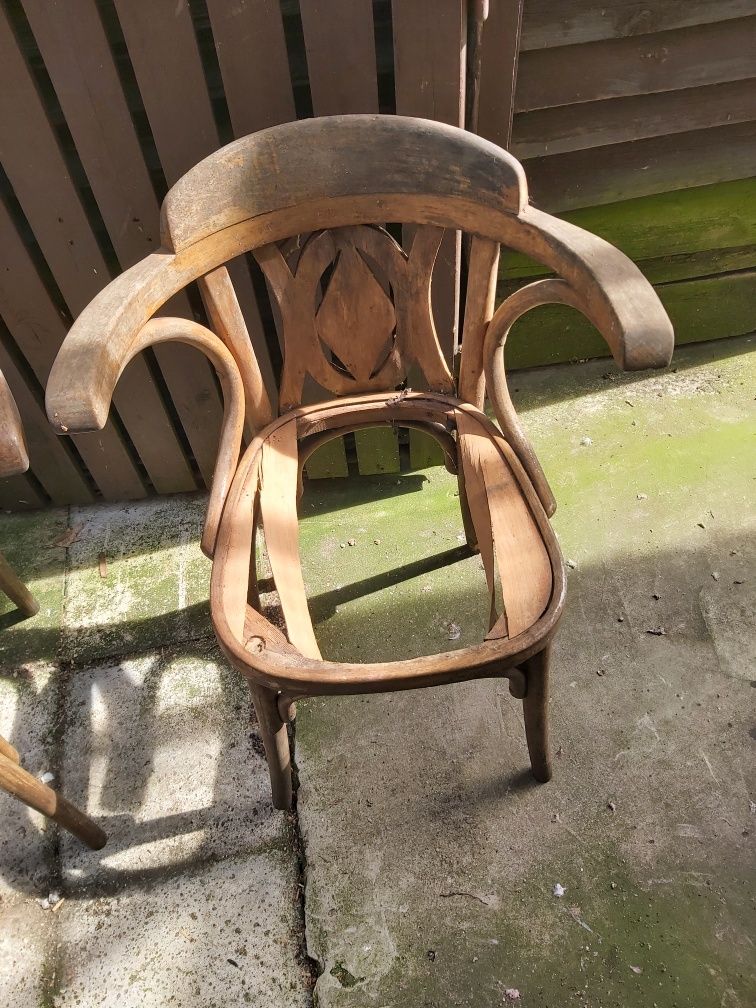 Stare krzesla do renowacji