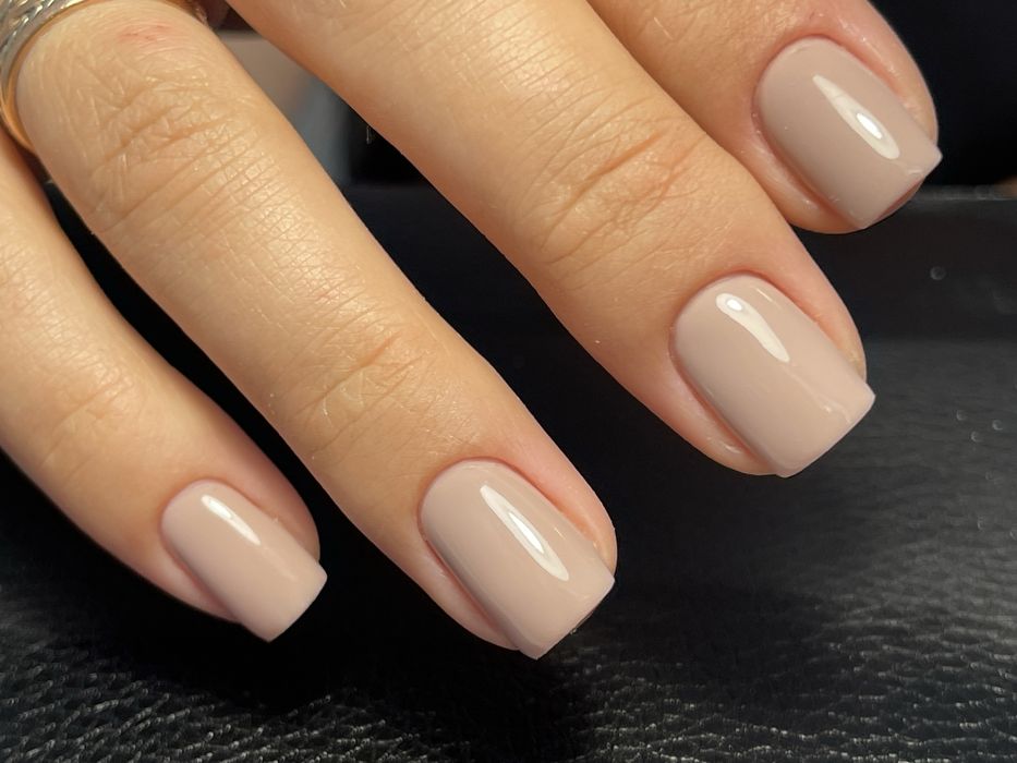 Манікюр, педикюр, нарощування