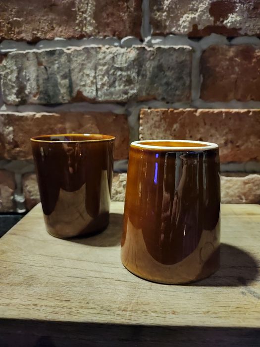 Brązowe kubki z porcelitu vintage Fabryka Porcelitu Stołowego Pruszków