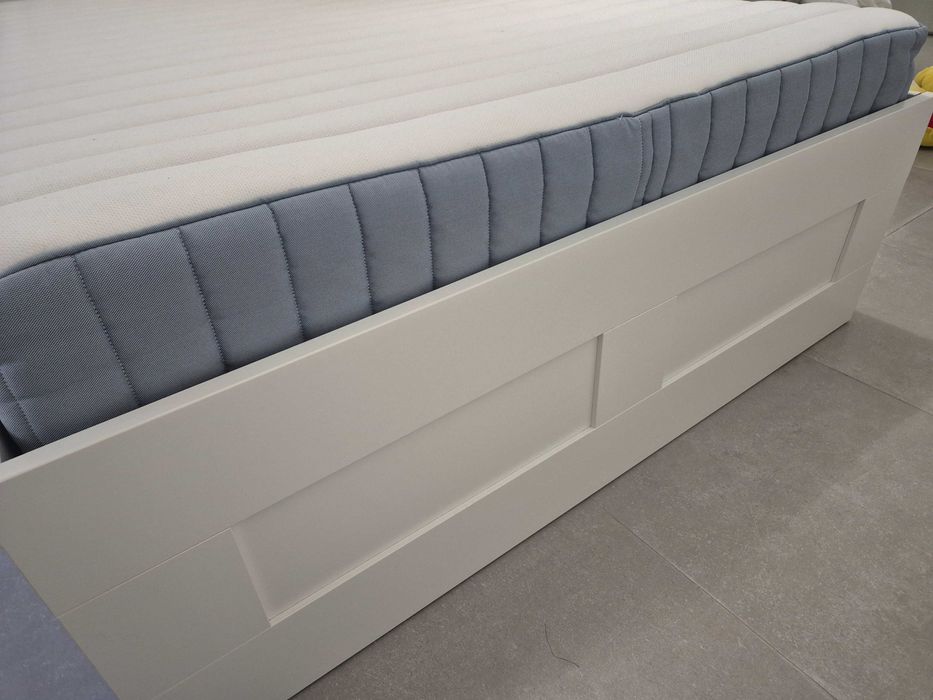 Vendo cama brimnes + colchão