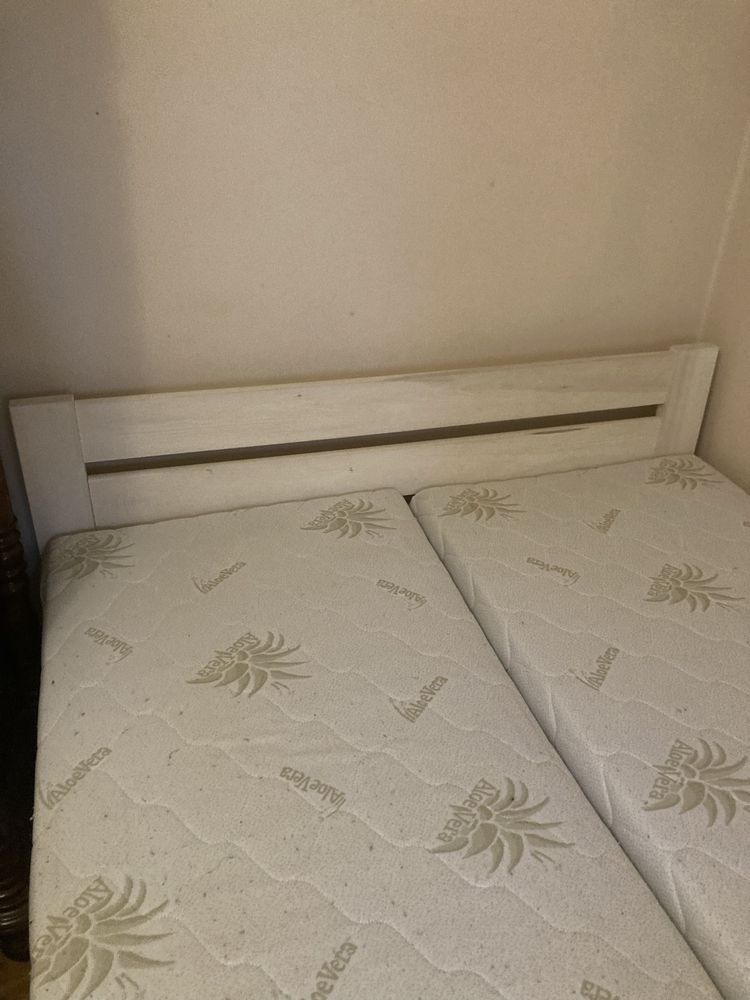 Łóżko 146x210 plus dwa materace 70x200