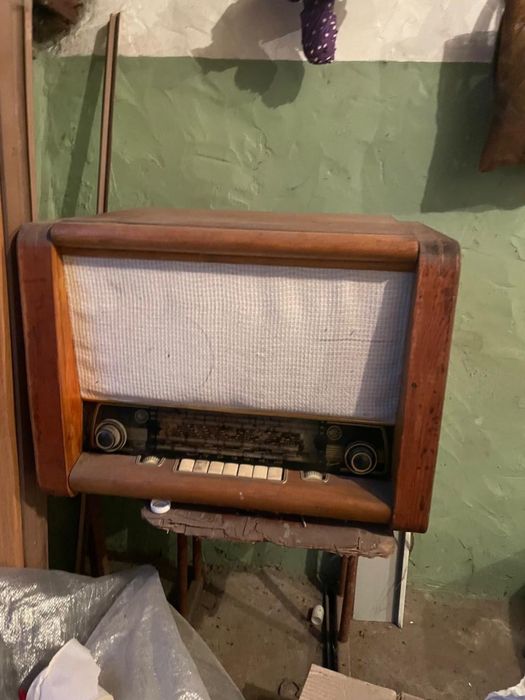 Радіола ( точно не скажу ,що за модель)