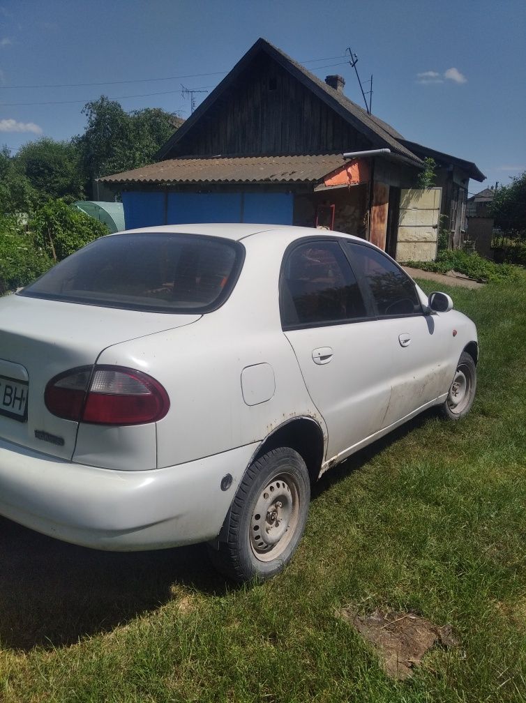 Автомобіль дево  ланос