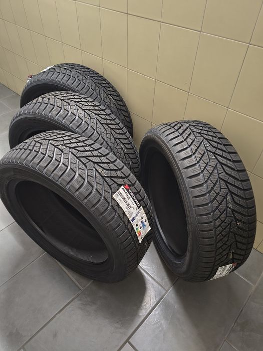 Opony zimowe Yokohama Bluearth Winter v906 235/50r19