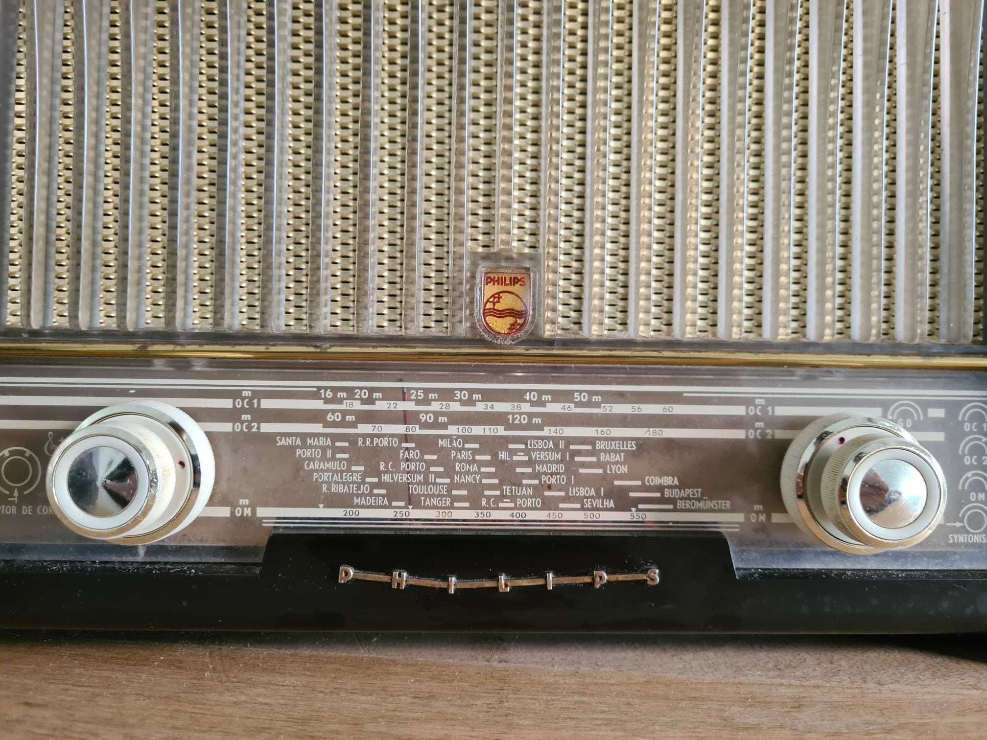 Rádio Philips vintage a funcionar (modelo: B3LN66 U35)