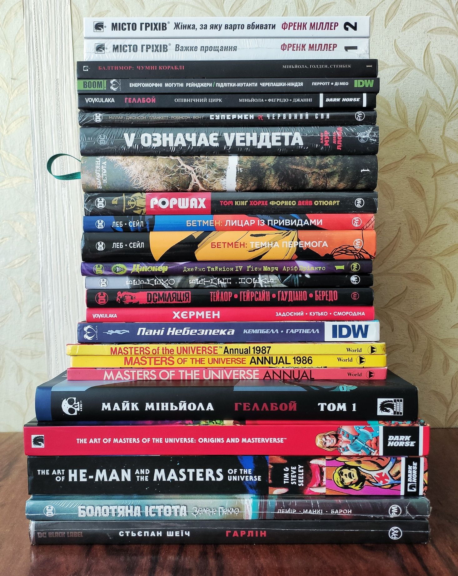 Комікси та книги українською та англійською мовами