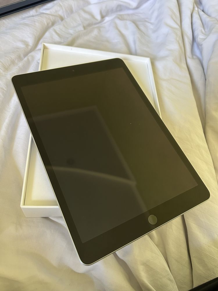 Планшет Apple iPad 10.2 64GB, Wi-Fi (Silver) 2021 (MK2L3)