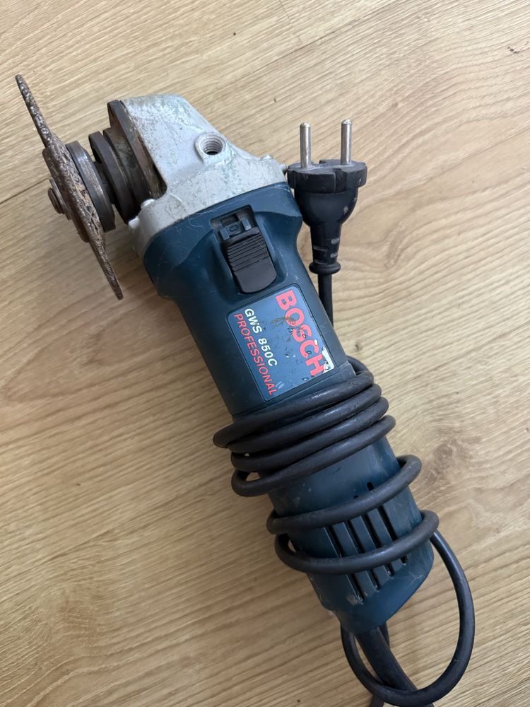 Rebarbadora bosch 850w com pouco uso