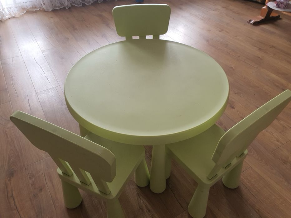 Stolik, trzy krzesła ikea