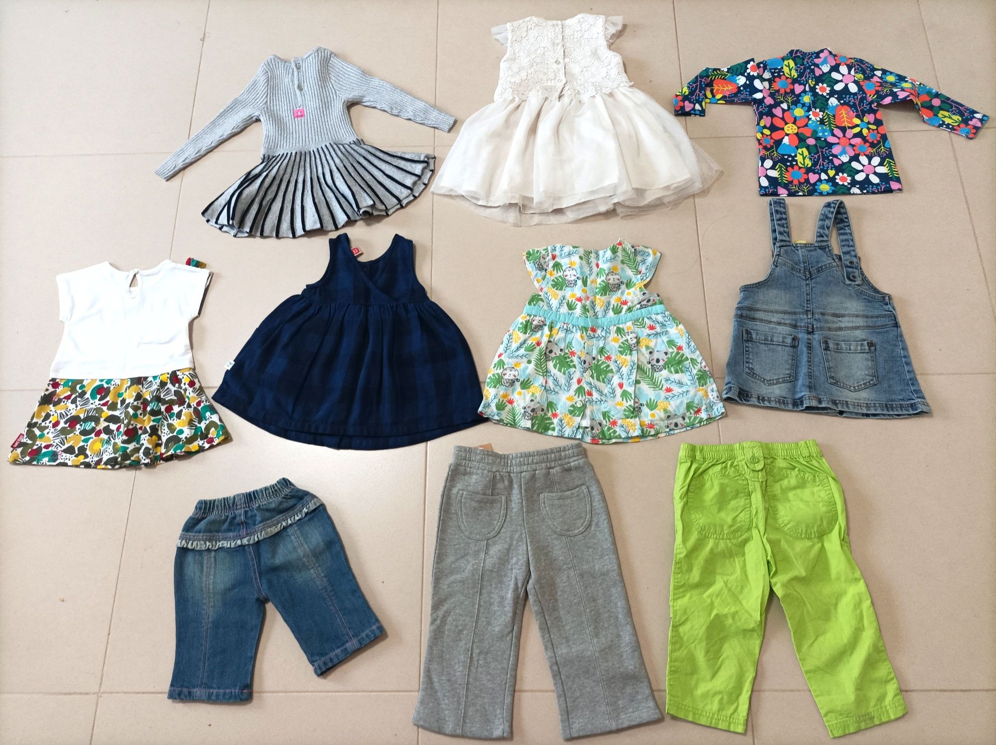 Lote de 10 peças de Roupa para Menina (12 Meses)