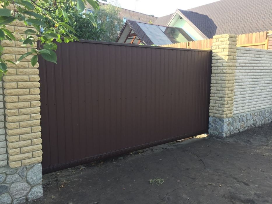 Відкатні та розсувні ворота, автостоянки, поручні, огорожі, двері