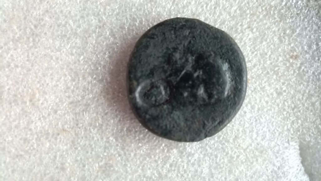 Монета Тира Домициан надчекан