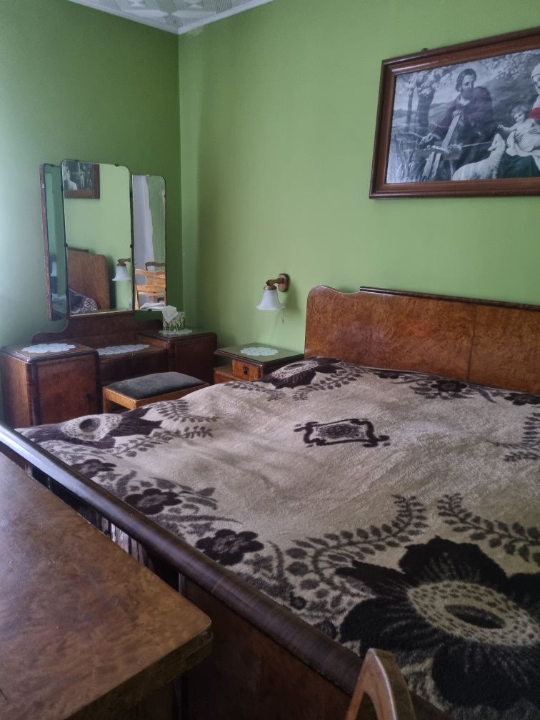 Komplet mebli do sypialni, łóżko, komoda, toaletka, szafa, stół,  PRL