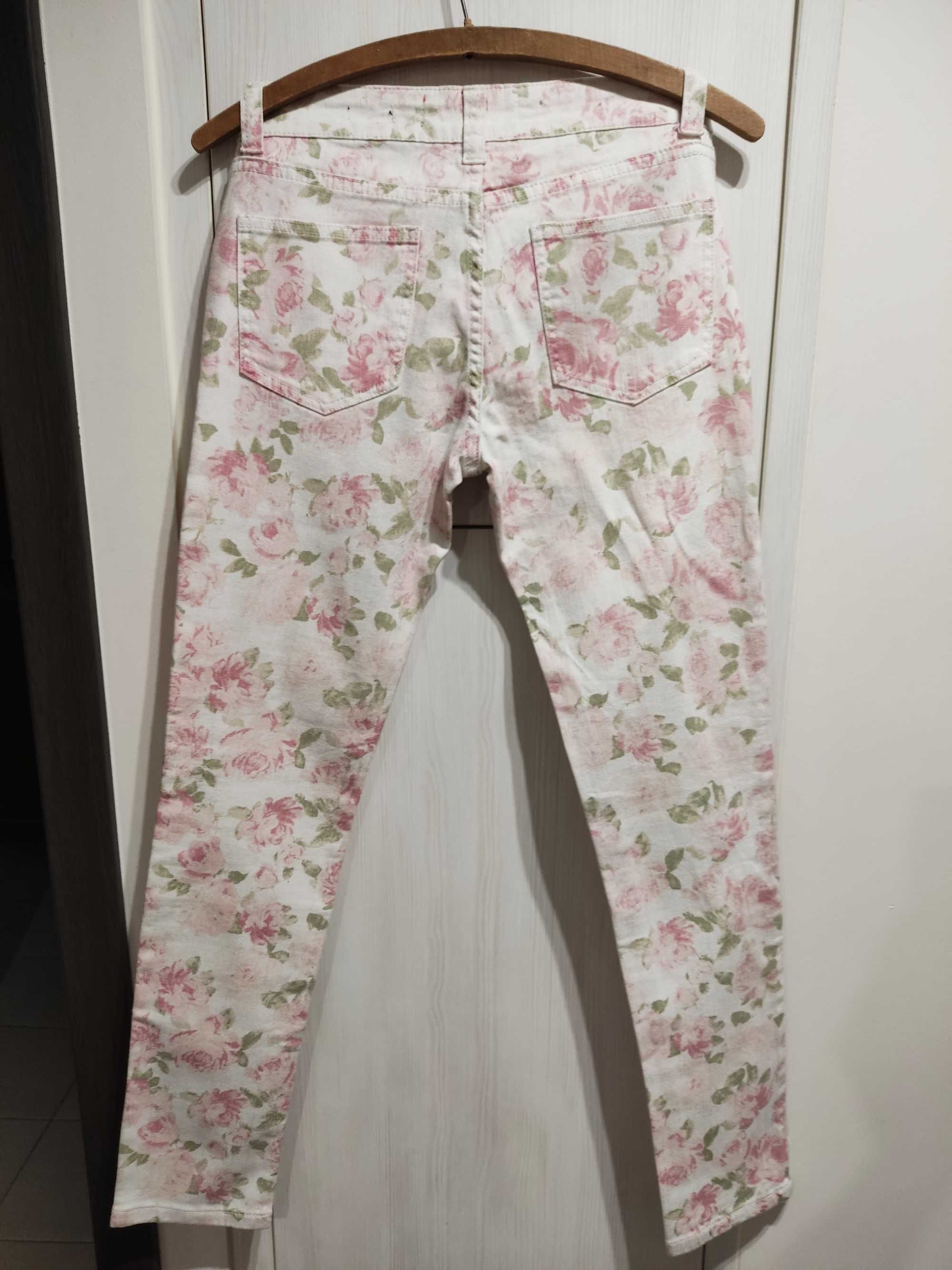 Białe jeansy slim w różowe kwiaty NOWE rozmiar 38 Parisian