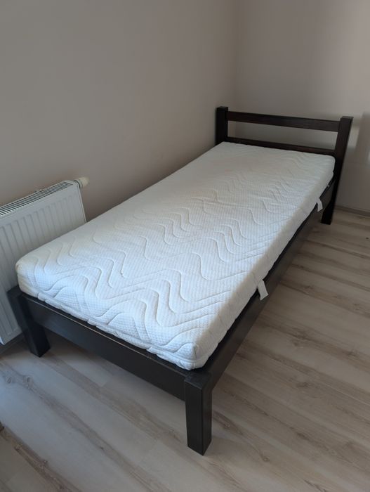 Łóżko 200x90 z materacem drewniane
