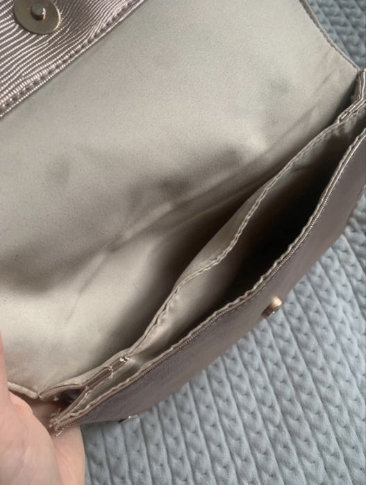 Torebka damska na łańcuszku